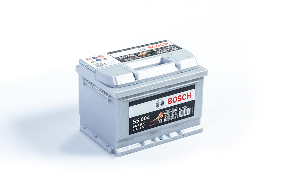 Аккумулятор автомобильный  BOSCH S5 004 Silver Plus